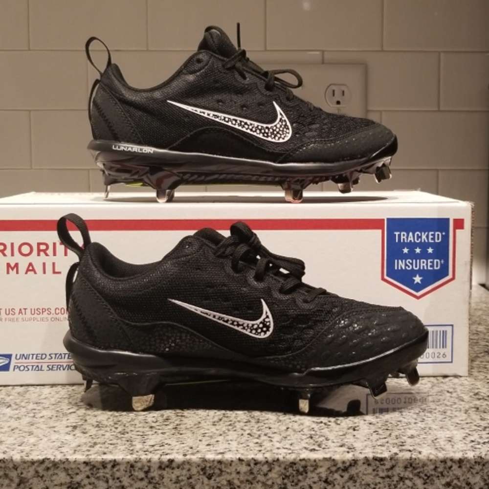 Nike women's softball cleats metal size 6